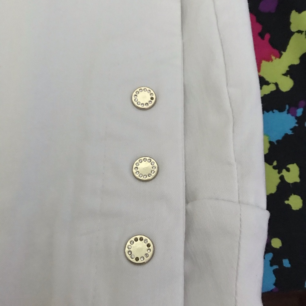 JM Collection White Capris 🩳 - Picture 8 of 8